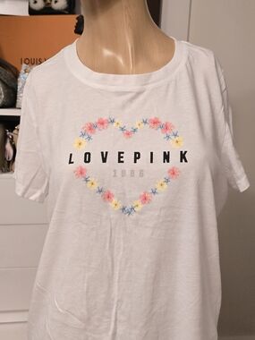 PINK Victoria's Secret White 'LOVE PINK' Floral Heart Tee